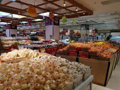 農副產品平價專營區 興高采烈進，哭笑不得出